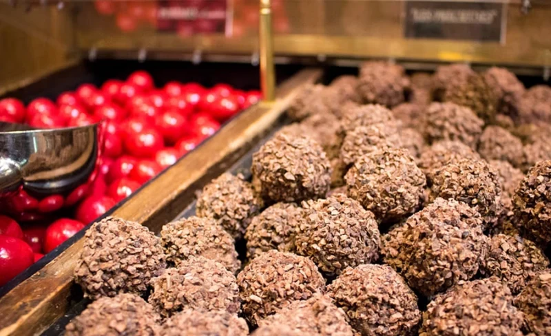 Saint-Germain-des-Pres Pastry and Chocolate Tasting Tour in Paris