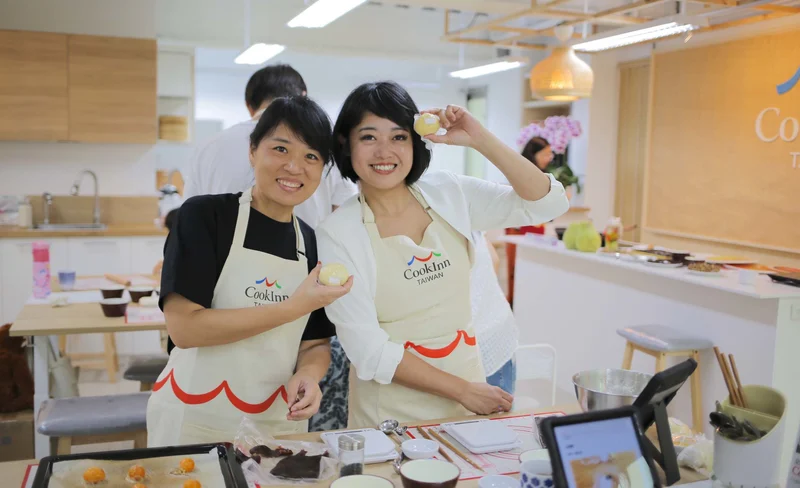 Cookinn DIY Bubble Tea, Pineapple Cakes and Local Pastries in Taipei