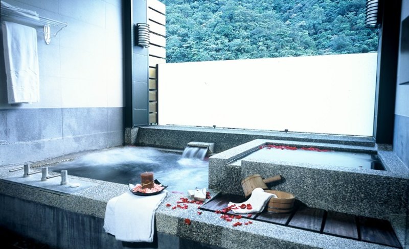 Unique Ba Ian Hot Spring Resort: Public Bath Or Private Bath