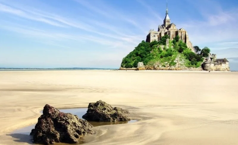 Normandy Landing Beaches & Mont Saint Michel 2-Day Tour