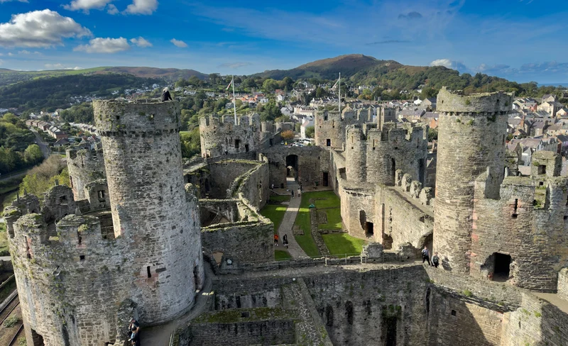 [Departure from Manchester] North Wales Day Trip by Chartered Car: Conwy Castle + Snowdonia National Park + Chester Ancient City | Chinese Driver-Cum-Guide Service (1-6 Passengers)