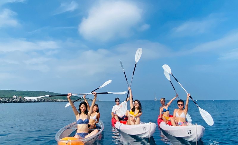 Pingtung: Little Liuqiu Whale Latitude Ocean Club – Canoe / Transparent Canoe Experience