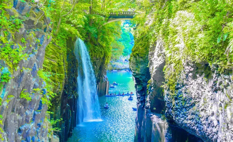 【Includes Japanese-style sweets & shuttle bus】Kamishikimi Kumanoimasu Shrine & Amano Iwato Shrine & Takachiho Gorge One-Day Tour (Departing from Fukuoka)