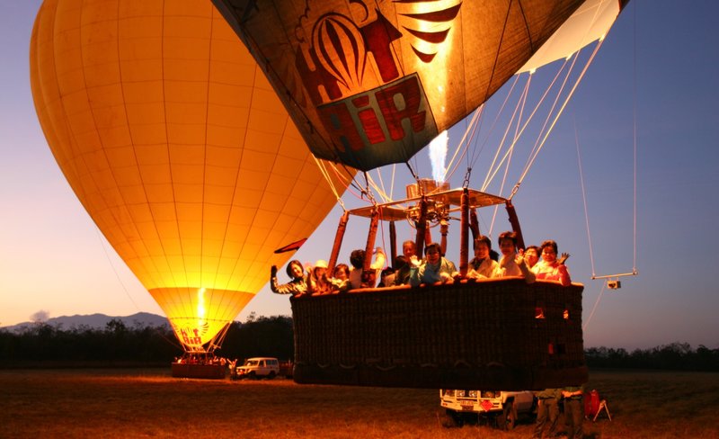 Hot Air Balloon Experience & Vineyard Breakfast in Brisbane