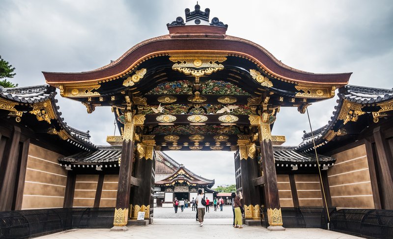 Kyoto Nijo Castle & Imperial Palace Small Group Guided Walking Tour – 3 Hour