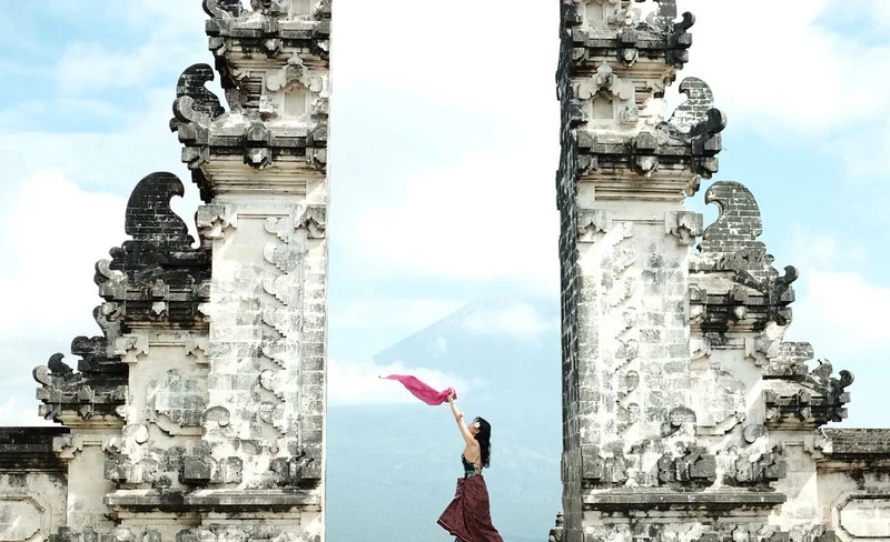 Bali Day Tour with Photographer by Camera & Drone