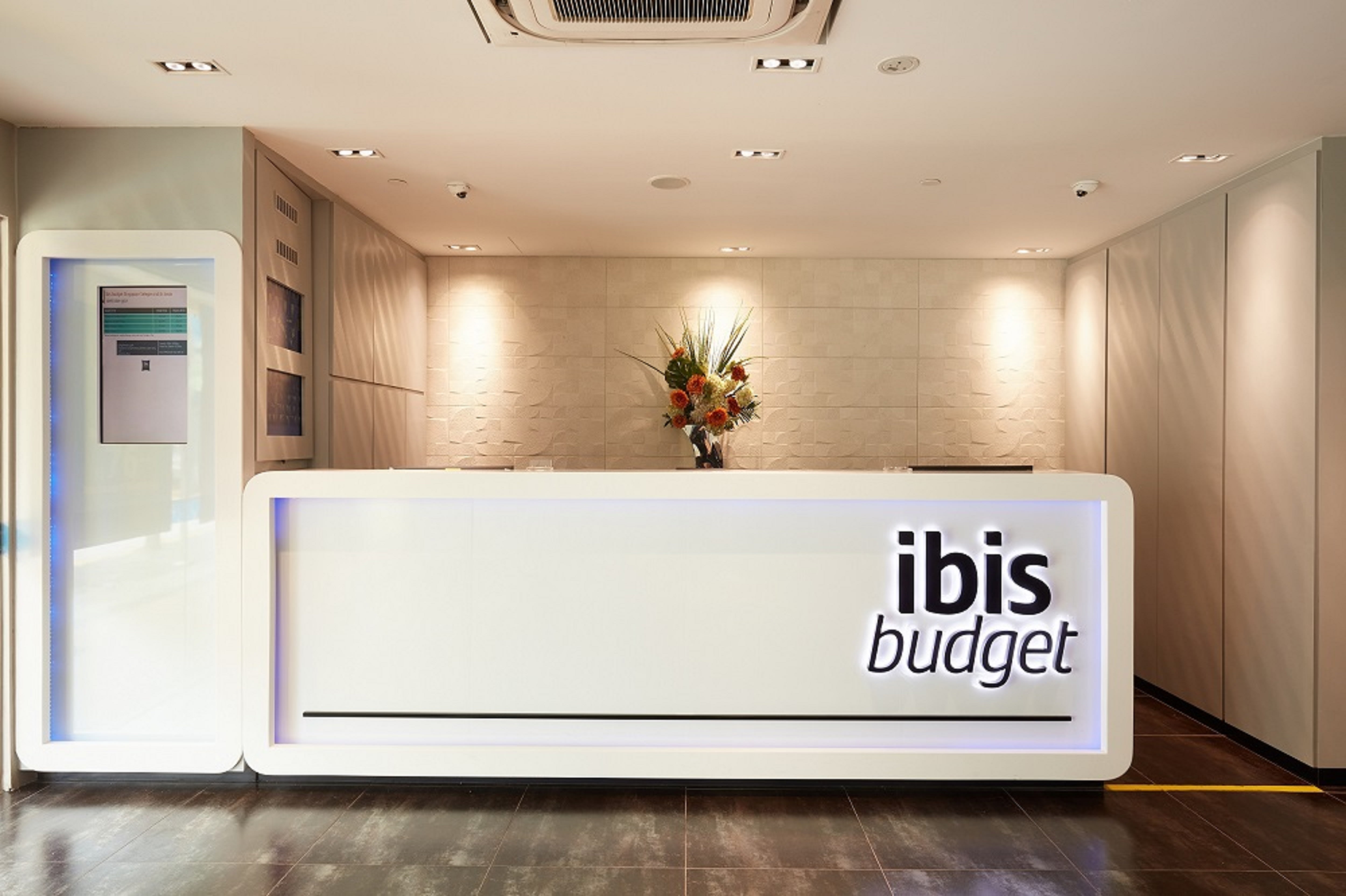 Ibis budget singapore. Ibis budget Singapore Selegie. Ибис отель Сингапур.