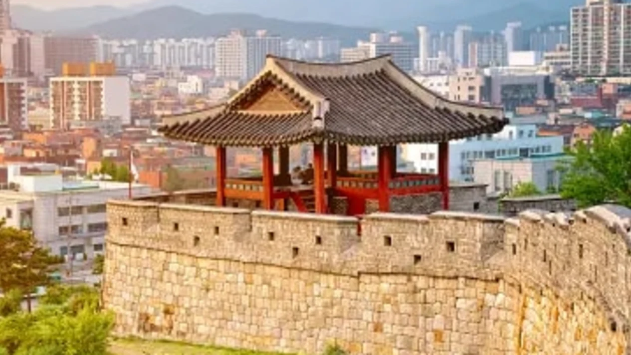 Suwon Hwaseong Fortress + Korean Folk Village + Starfield Library (departing from Seoul)