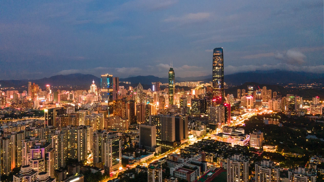 Charter a car to visit Hong Kong and Shenzhen. One-day charter
