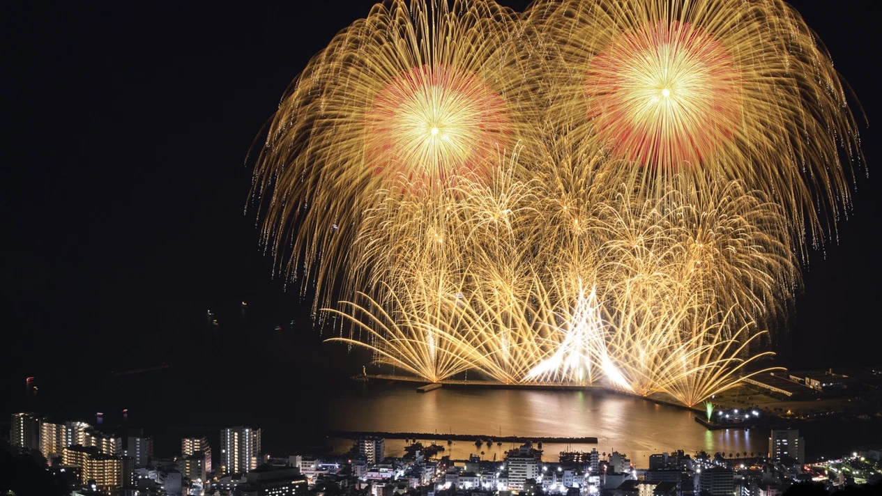Shizuoka: Atami Fireworks Festival Day Tour & Gotemba Outlets + All-you-can-eat Buffet (Depart from Tokyo)