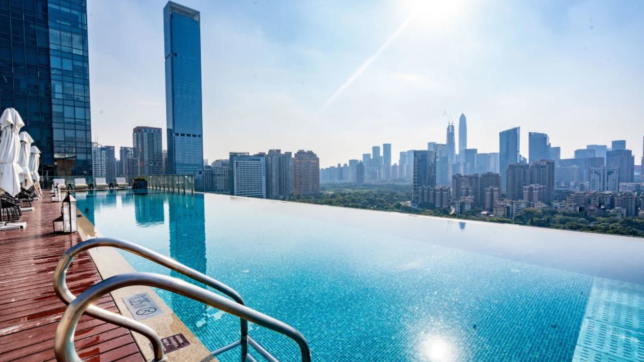 【週末不加價】深圳輝盛閣國際公寓住宿套餐 | 頂樓泳池和空中酒吧