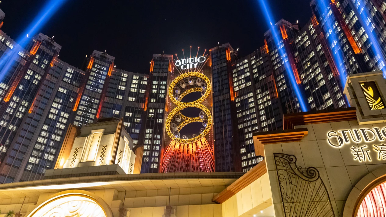 [Overlooking the beautiful scenery of Macau] Studio City Star Figure 8 Ferris Wheel tickets