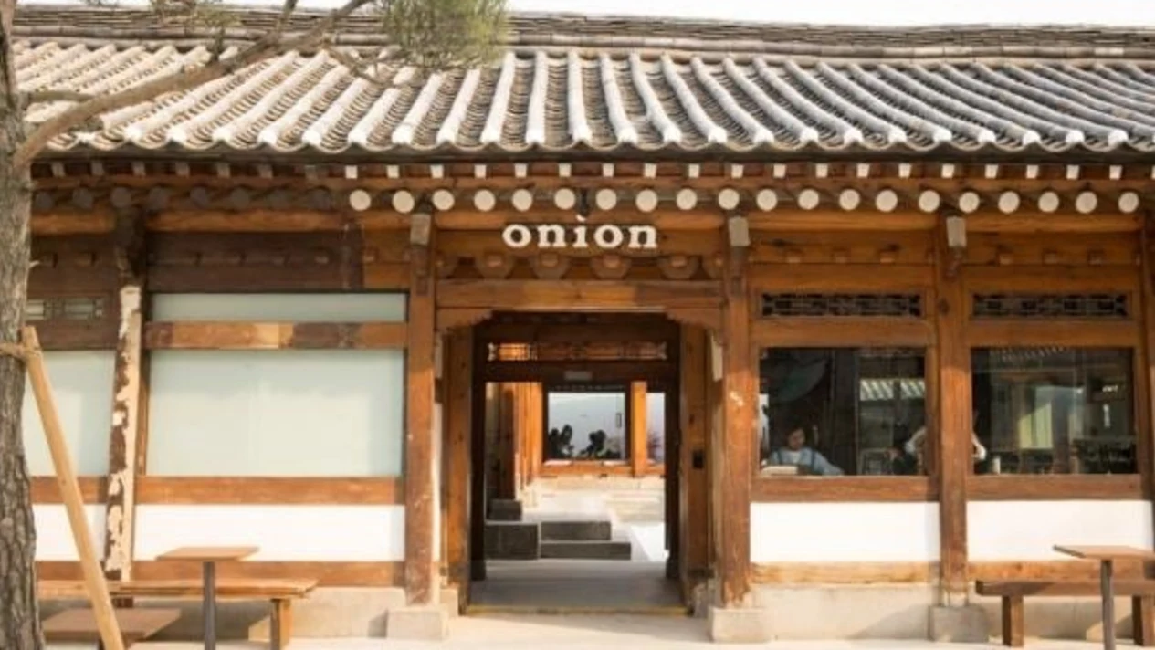 Seoul Oraegage Bukchon Hanok Village Walking Tour