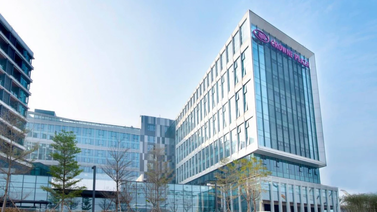 Crowne Plaza Shenzhen Convention and Exhibition Hotel + Mangezi Live Seafood Durian Buffet Dinner Live Seafood Durian Buffet Dinner 2-day tour (Group of two + local Hong Kong-style tea restaurant double set meal + One Party Shopping City + Russian goods market)