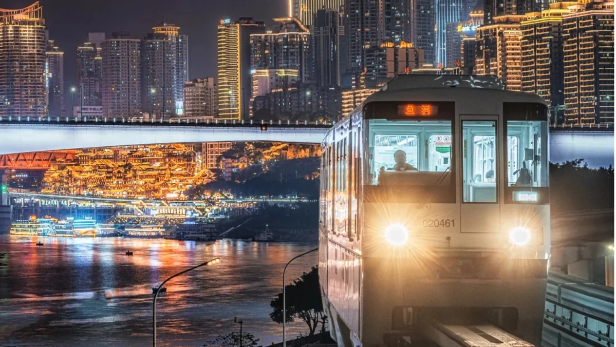 Chongqing 5-day tour 2-8 people small group (Jiefangbei + Hongyadong + Liziba + Wujiang Gallery + Wulong Tiansheng Three Bridges)