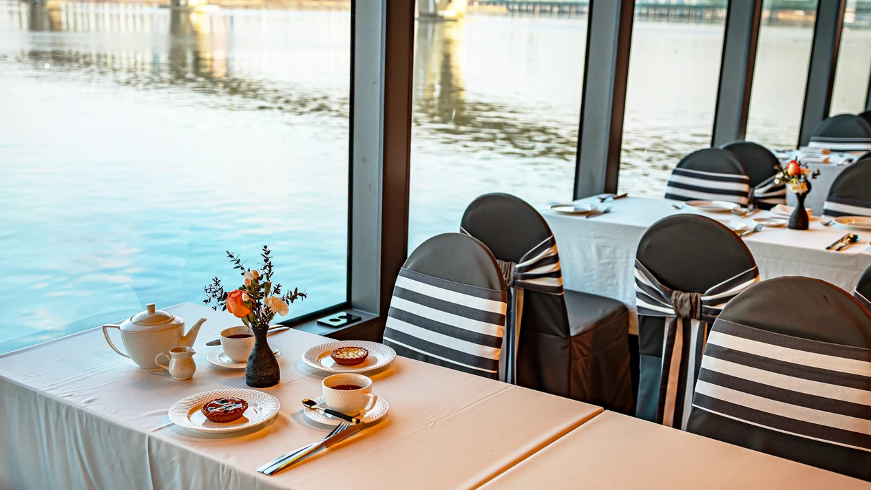 Seoul Eland Han River Cruise (Includes afternoon tea/champagne)