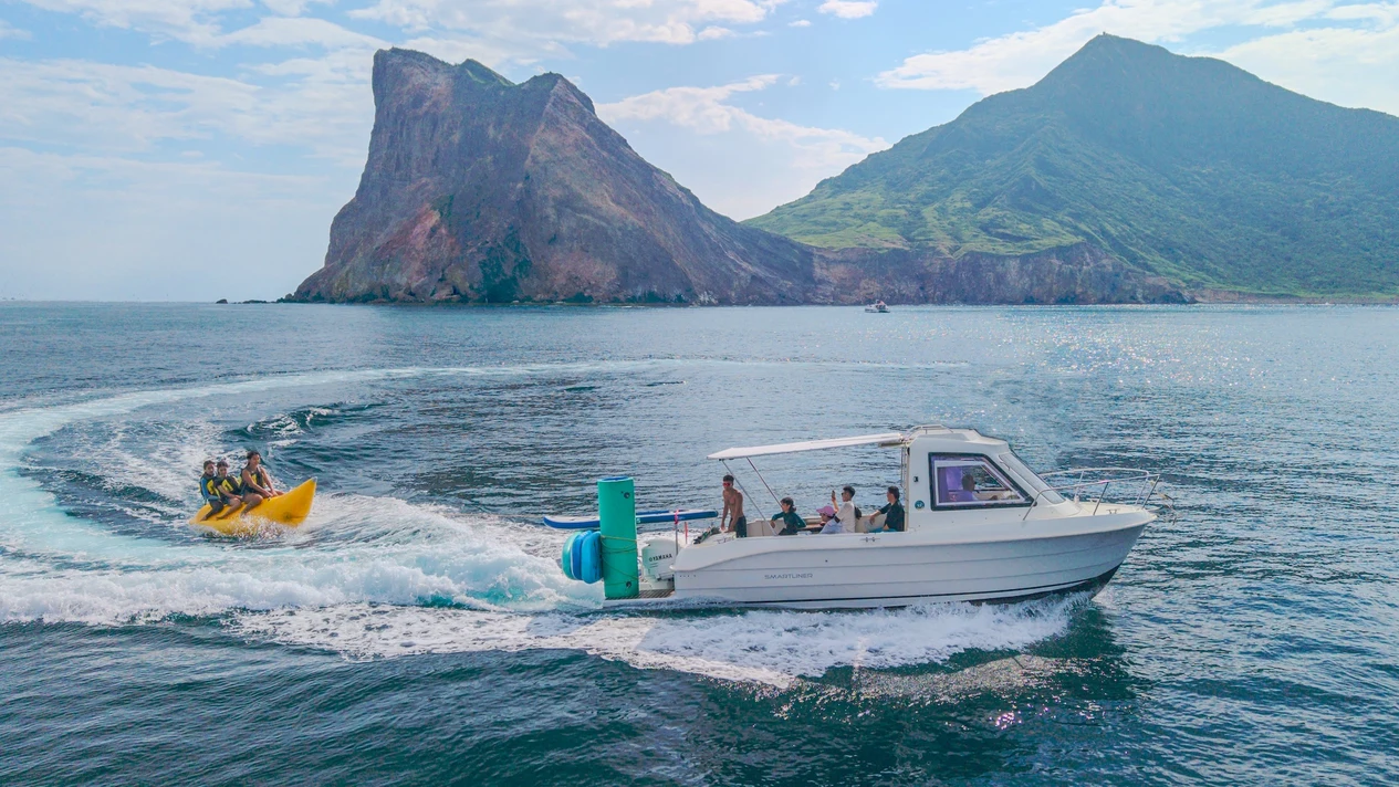 Guishan Island Milk Sea: Yachts, speedboats, sailing boats - SUP sea party - family travel