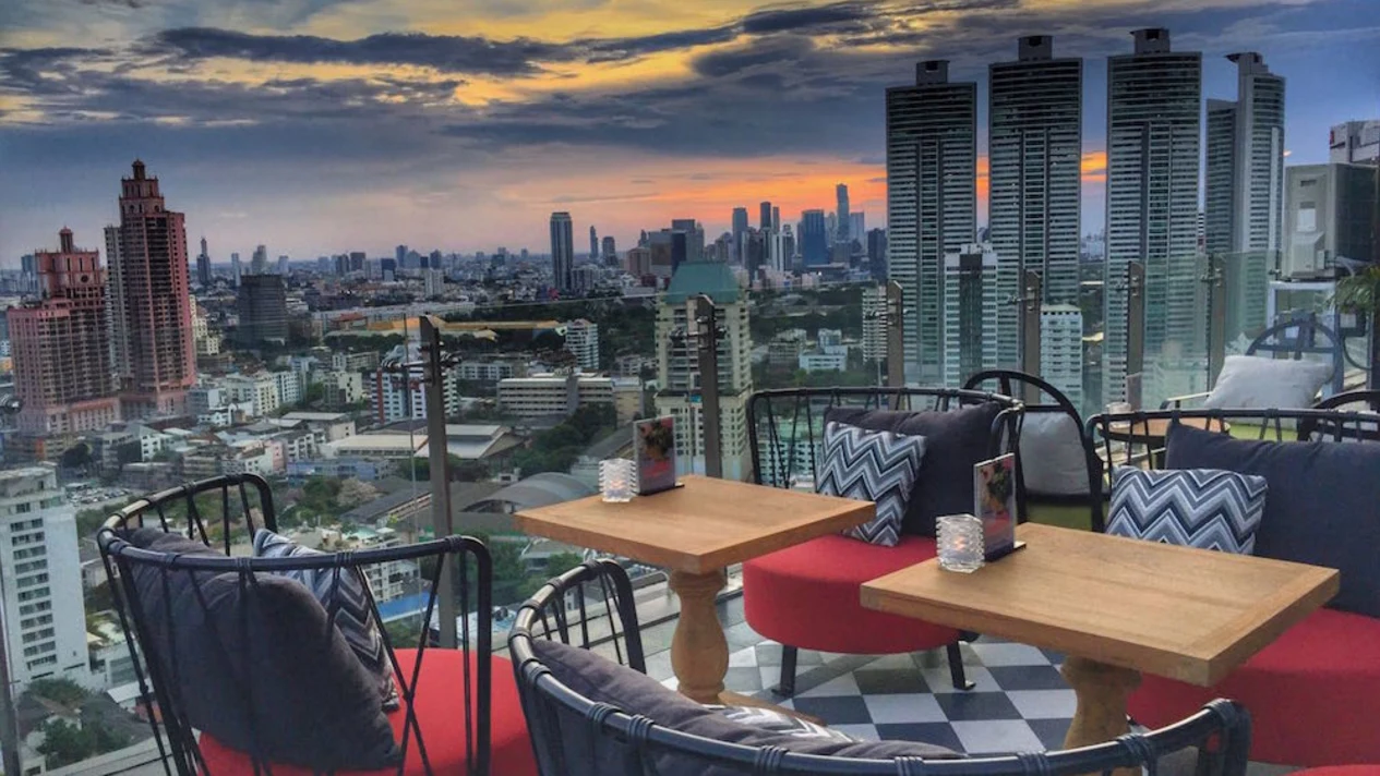 Mojjo Rooftop Lounge & Bar - 曼谷天空風景酒店