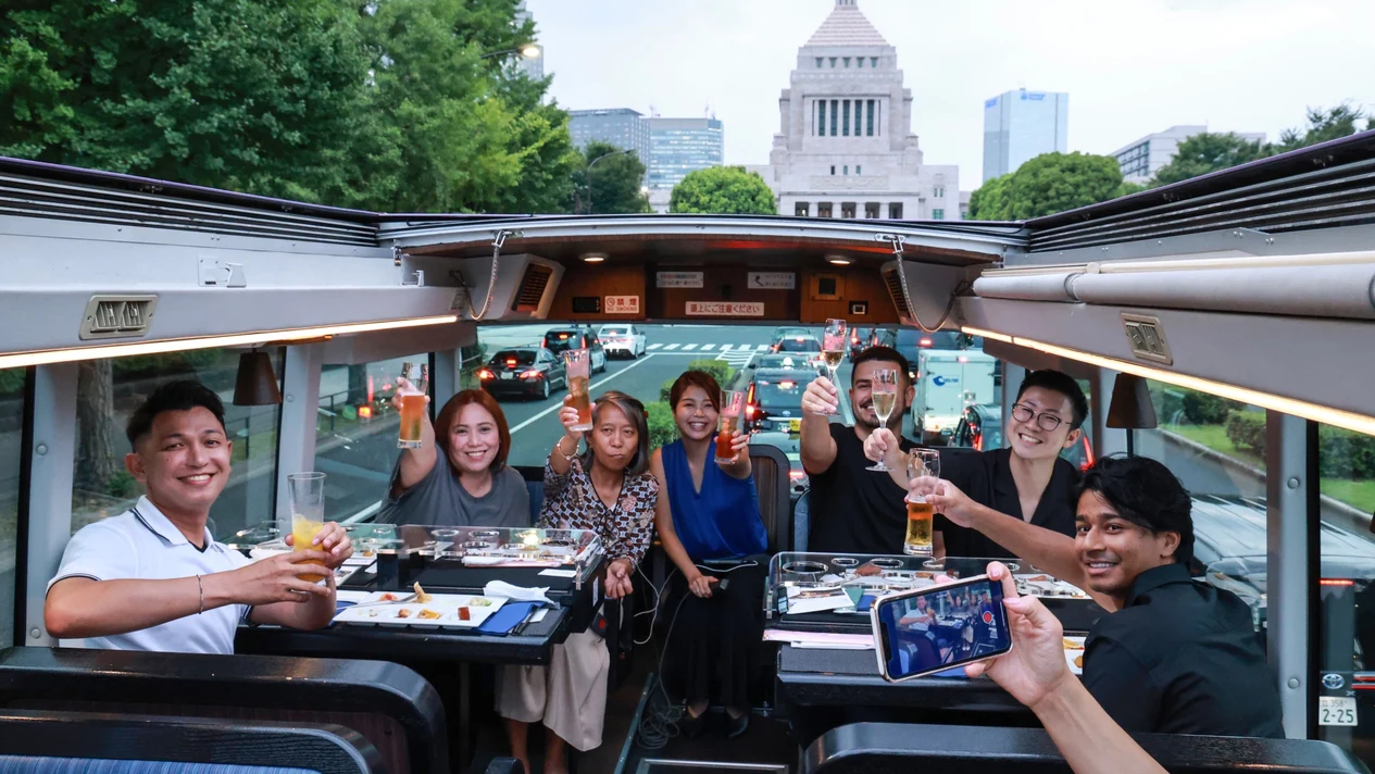 Tokyo sightseeing with lunch or dinner "Tokyo Restaurant Bus"