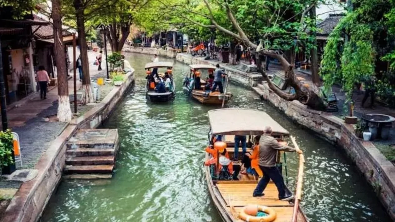Half-day tour to Zhujiajiao, a water town