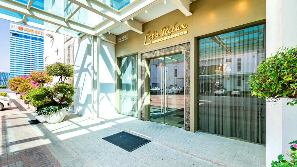 曼谷普拉圖南伯克利酒店的Let's Relax Spa