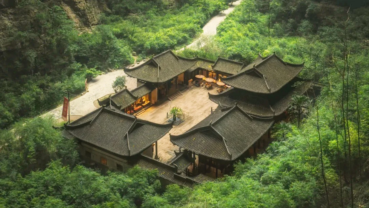 Chongqing Wulong Fairy Mountain & Tiansheng Three Bridges 1-Day Tour (Southern China's No. 1 Ranch + Karst Geological Wonders + Filming Location of the Movie Transformers + Small Group Free Tickets to the City Sky Dome Observation Tower)