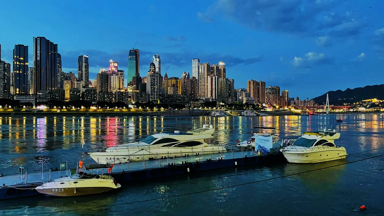 Chongqing Qianding Yacht Afternoon Tea Experience (Viewing the Two Rivers and Four Banks + Chongqing River Viewing Must-Visit Yacht Afternoon Tea + Beautiful Photo Spots + Tasting Chinese Famous Tea + Rich and Delicate Desserts and Fruits + Enjoying Quiet and Slow Time Exclusively)