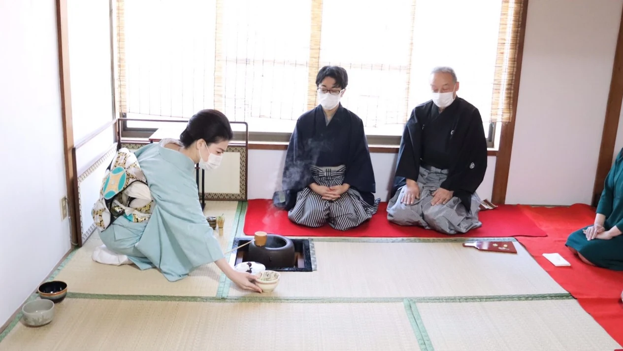 Experience the authentic tea ceremony in a tea ceremony course (Osaka)