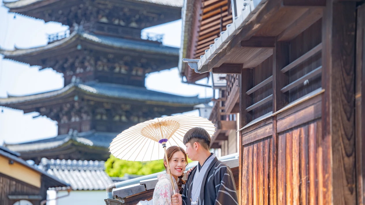 Kyoto Photography Service Japanese professional photography for couples in kimonos and unlimited number of family members