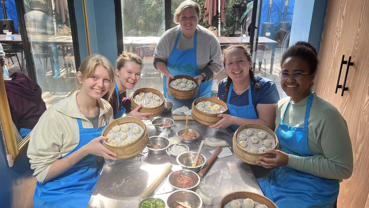 跟着五星大廚一起參與上海最受歡迎的小籠包製作體驗-Eatwith