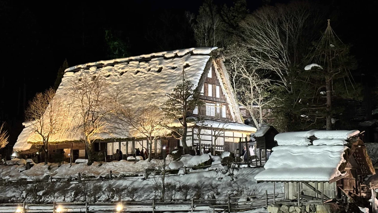 Shirakawago & Hida Winter Illumination 2-Day Bus Tour (Departing from Osaka)