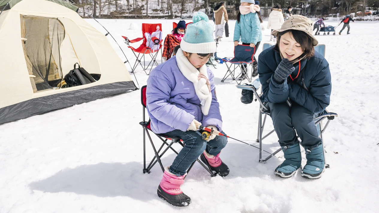 Sapporo Private Tour: Smelt Fishing and Hot Spring Experience (Lunch Included)