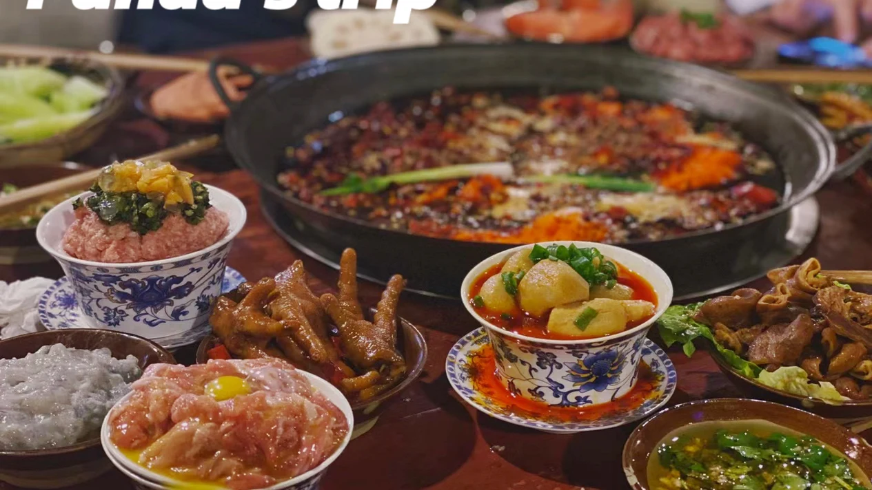 Stroll through the mountain city and explore the authentic hot pot and street breakfast hidden in residential buildings - Eatwith