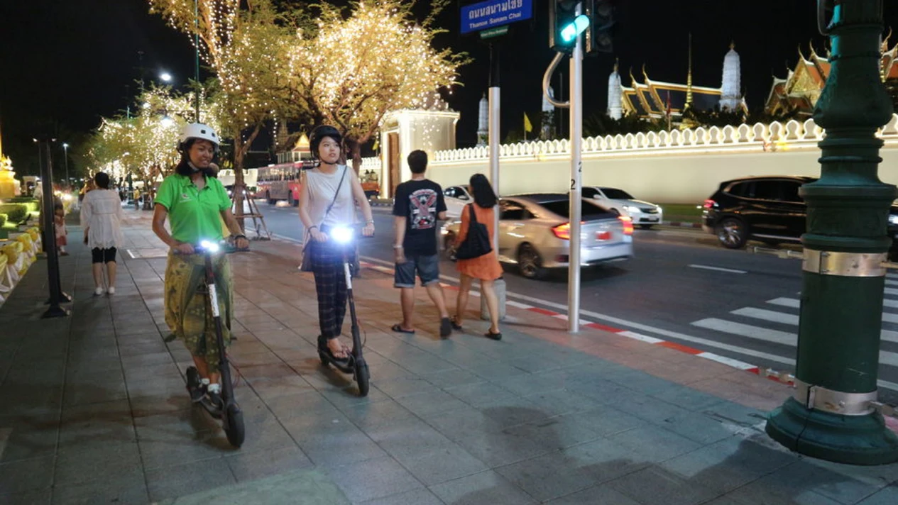 曼谷電動滑板車夜遊之旅（含道地街頭美食）