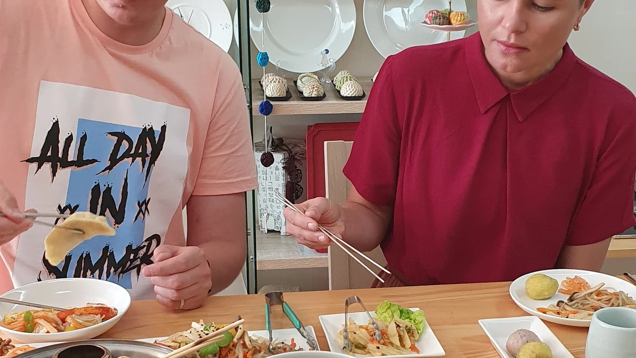 Korean cooking class (mixed vegetables & spicy rice cakes & dumplings & fish cake soup)