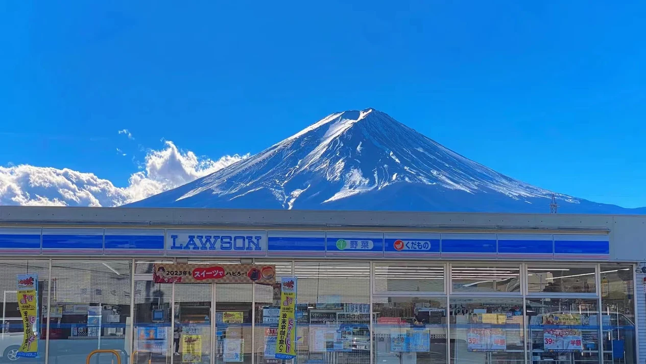 富士山網紅景點打卡一日遊  天梯小鎮 忍野八海  河口湖 羅森便利店  (東京站或新宿站出發)