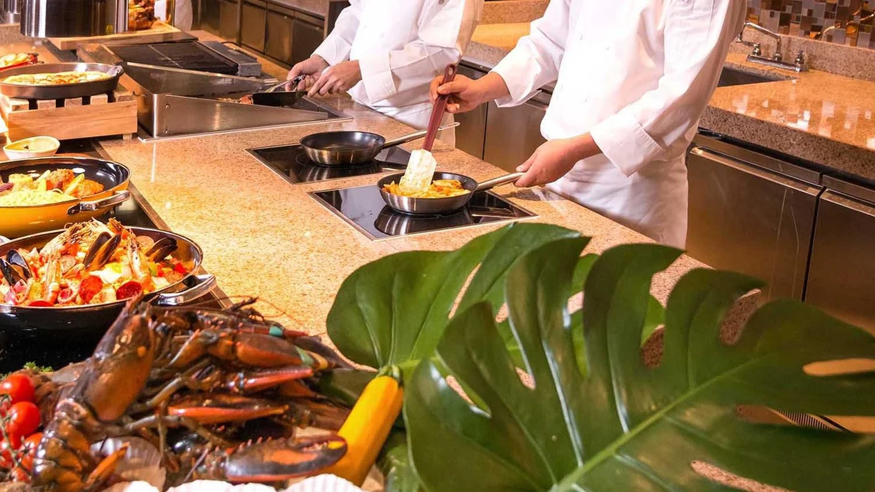 Crowne Plaza Macau - Blue Bay All Day Buffet Restaurant | Seafood Buffet Dinner