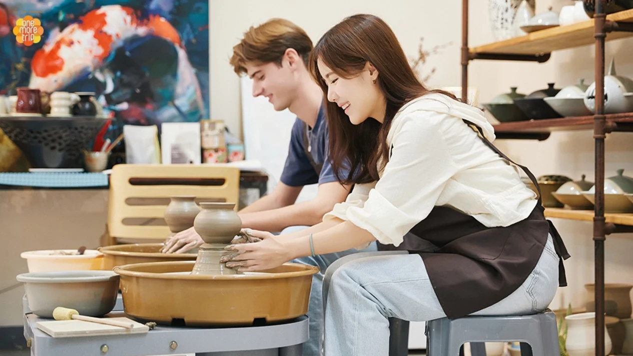 Korean traditional pottery making experience