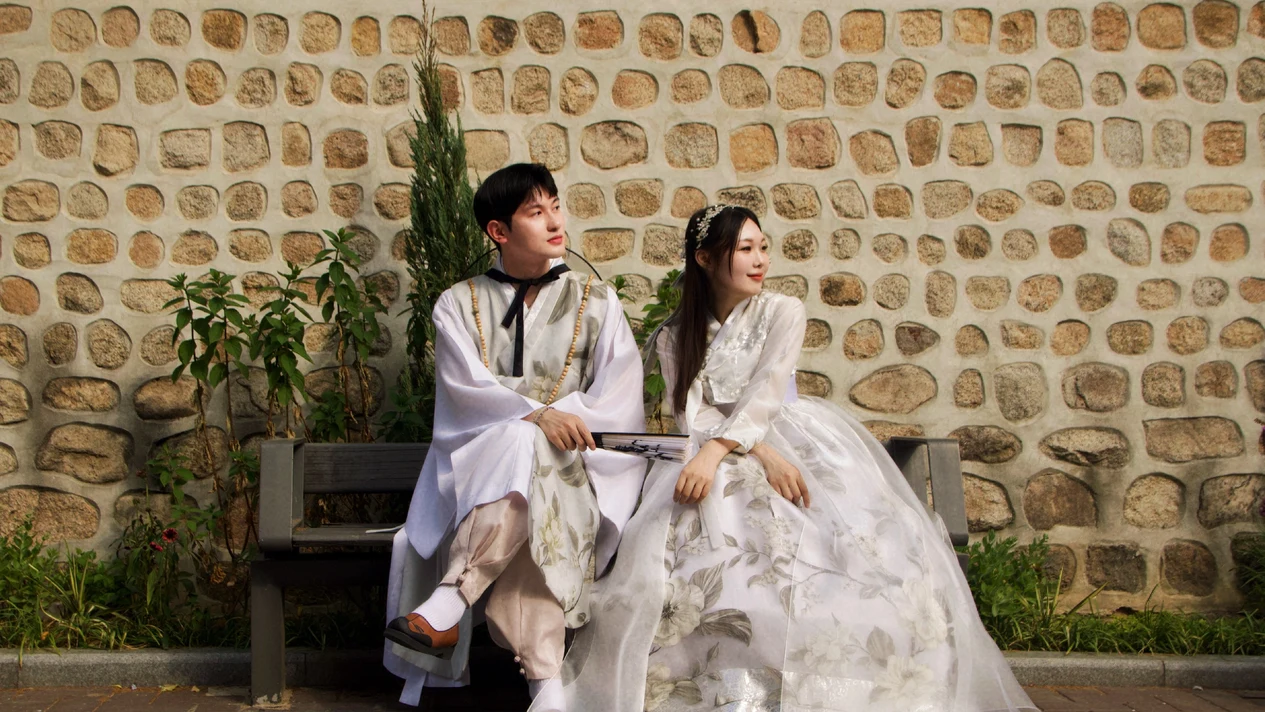Gyeongbokgung Hanbok experience, Bukchon Hanok Village, Changdeokgung Palace (including Korean hairstyle)