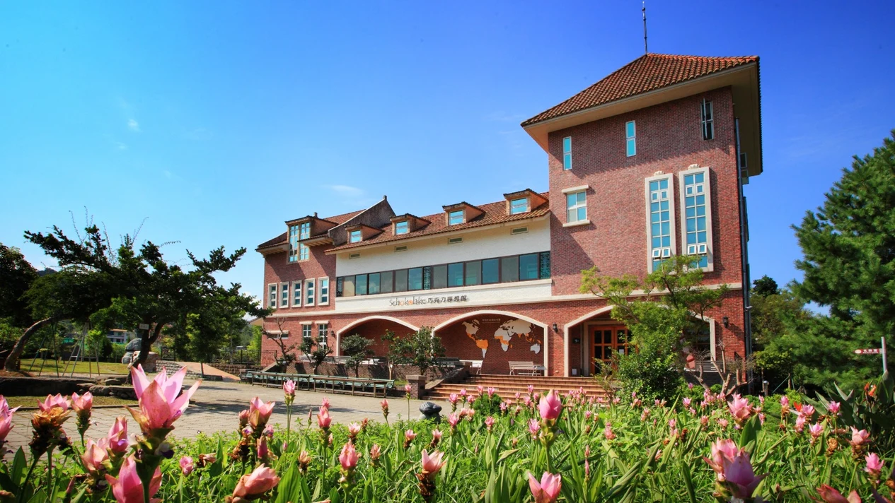 Miaoli Chocolate Cloud Village: Dining and Afternoon Tea Experience (Including Admission)