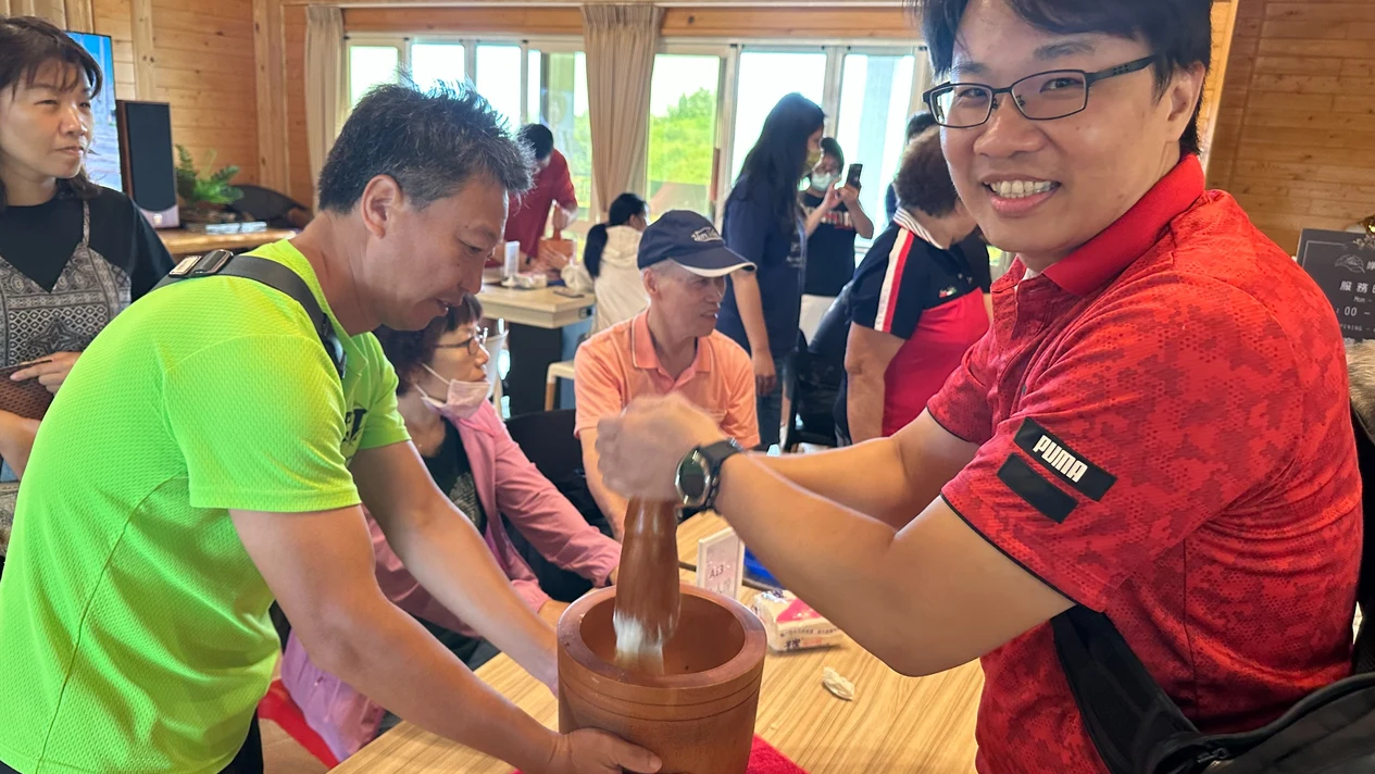 Miaoli: Linxiang Mochi DIY experience activity
