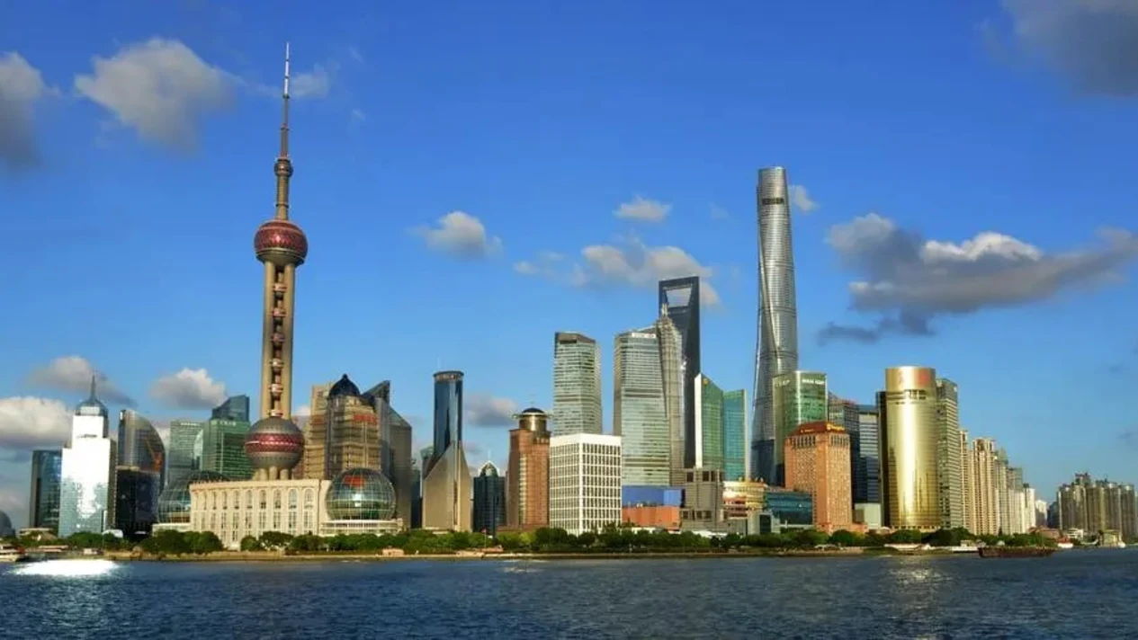 Shanghai Private Guided Day Trip to Lujiazui Bund Yu Garden Jade Buddha Temple