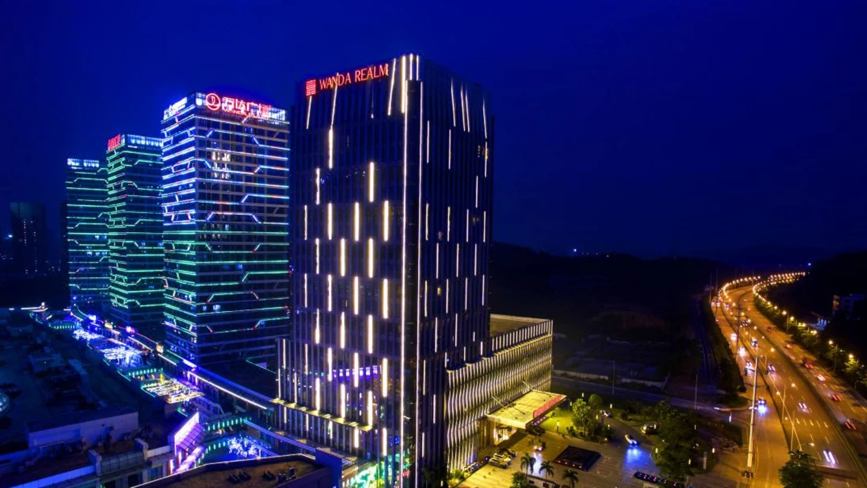 Guangzhou Zengcheng R&F Wanda Realm Hotel has a three-day tour to explore old Xiguan delicacies (Internet celebrity Crispy Chicken Pipa Duck Banquet + Boneless Sand and Pork Knuckle Food Banquet + R&F Wanda Realm Hotel + Shamian Island + Yongqingfang)