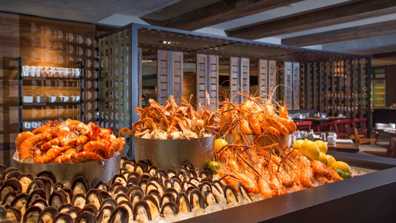 Goji Kitchen+Bar Buffet at Bangkok Marriott Marquis Queen's Park Hotel