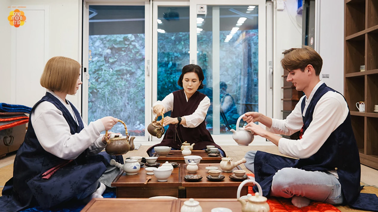 Korean traditional tea ceremony & tea cake making experience