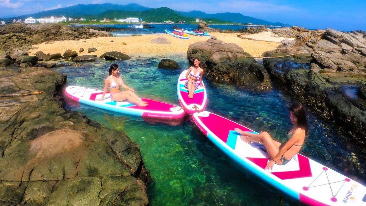 New Taipei｜Gongliao Aodi Treasure Island Lighthouse Landing & SUP Stand-up Paddling Experience