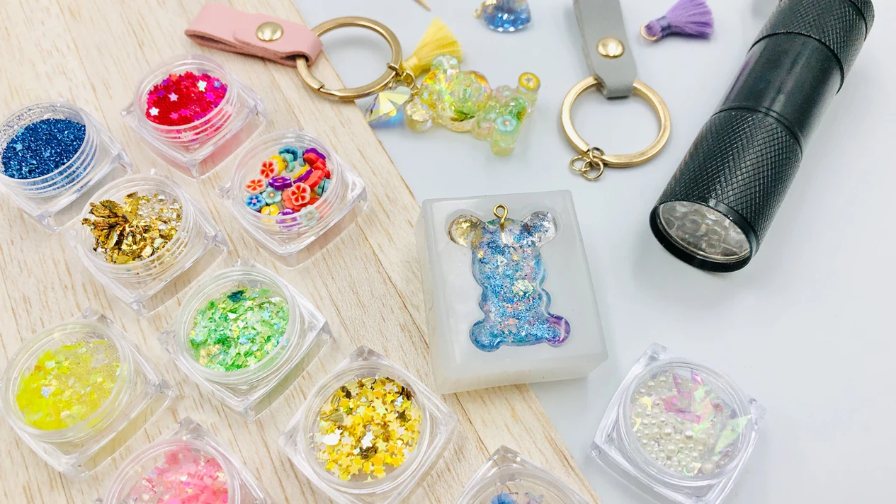 Taipei: One-day jewelry designer DIY handicraft course (UV hair accessories & pendant series)