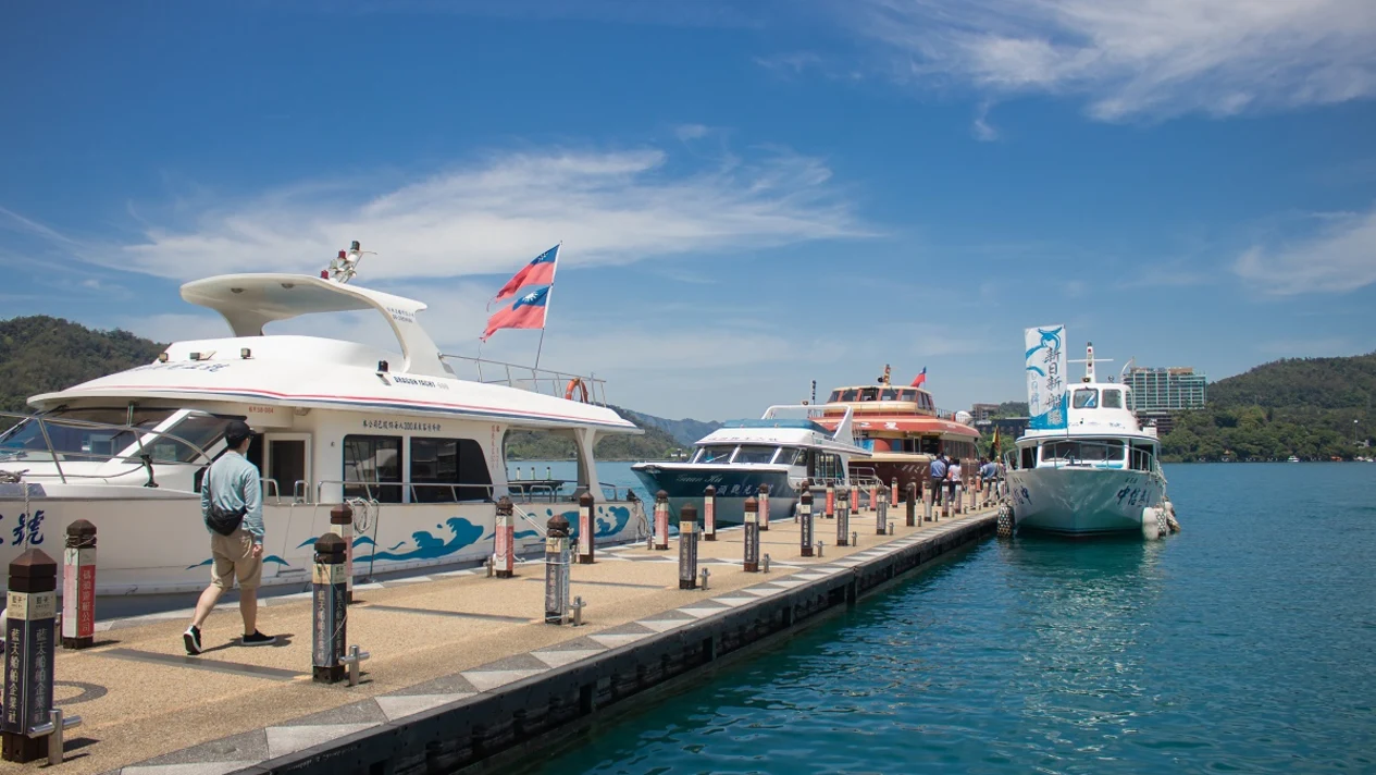Sun Moon Lake chartered one-day tour: Sun Moon Lake & Shuishe Pier & Xiangshan Visitor Center (departing from Taichung)