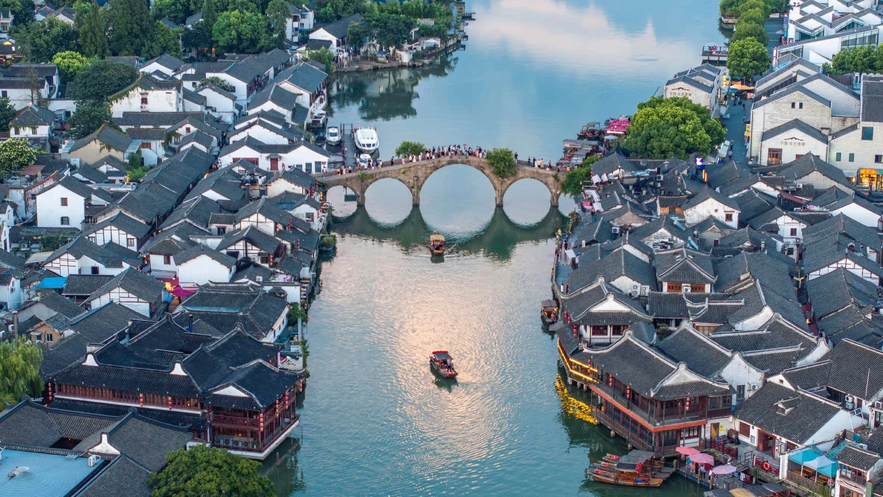 Shanghai Private Guided One-Day Tour to Zhujiajiao + City Attractions (Choose one of three in Yuyuan Garden on the Bund, French Concession)