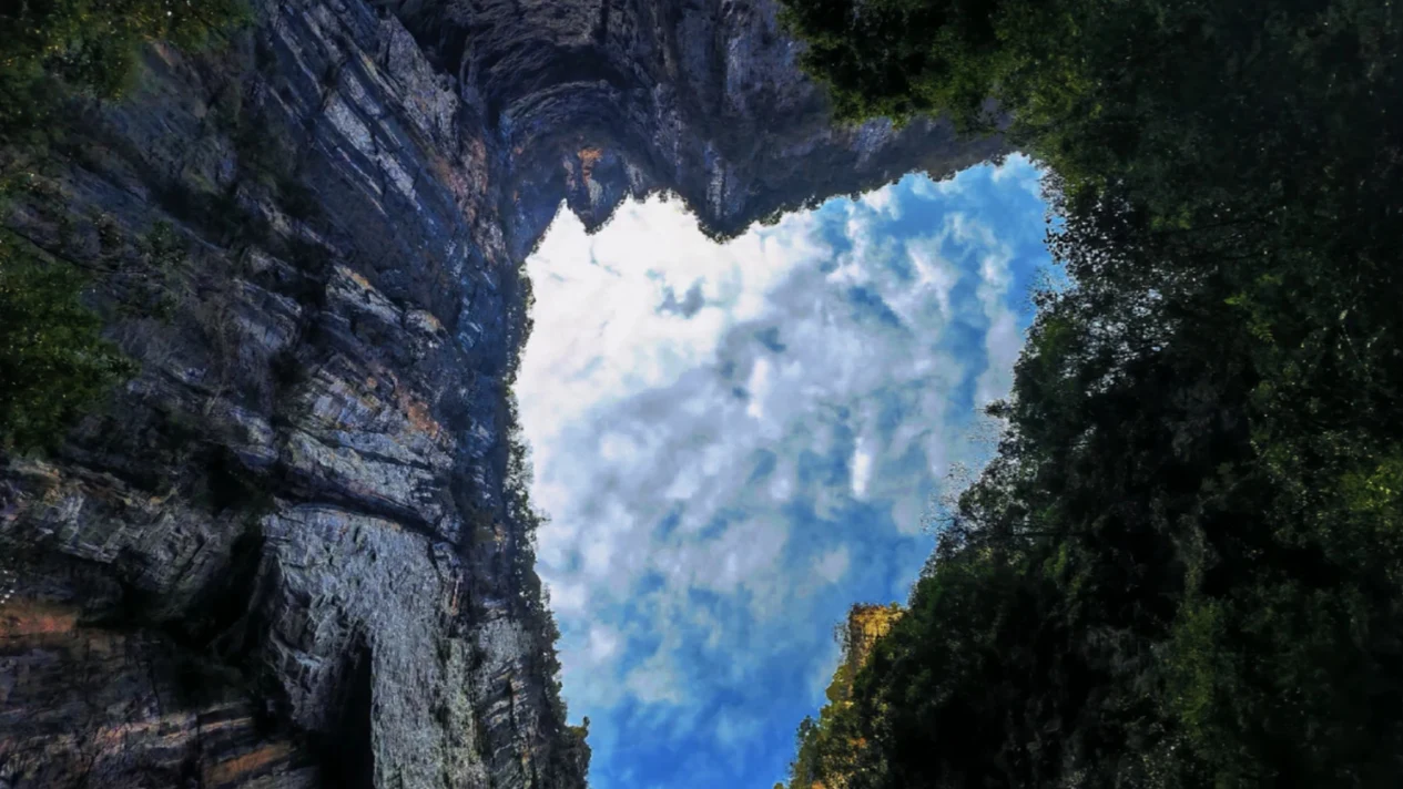 Chongqing Wulong 1-day private guided luxury tour • Wulong Three Natural Bridges + Fairy Mountain Forest Park + Wujiang Gallery + 12-hour tour of Chongqing's three major tourist attractions + Transformers 4 same filming location + Southland's No. 1 Ranch